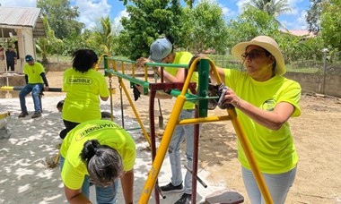 Helping Hands: Staatsolie employees participate hands-on in volunteer projects